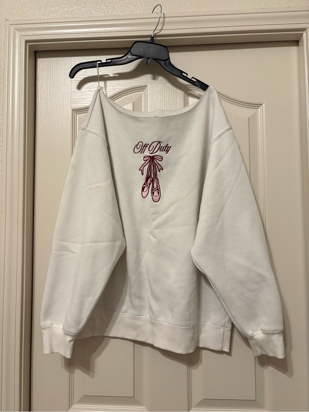 wild fable Off-Shoulder Sweatshirt in White with Pink Embroidery